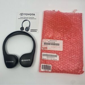 New Toyota wireless headphones Rear Entertainment System TV model PT943-00140